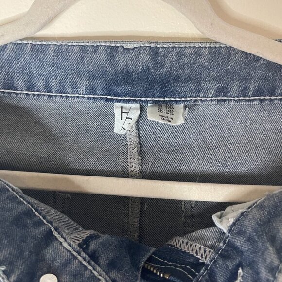 Vintage-Inspired Rewash High-Waist Maxi Skirt with Front Slit & Frayed Hem. - Picture 6 of 8